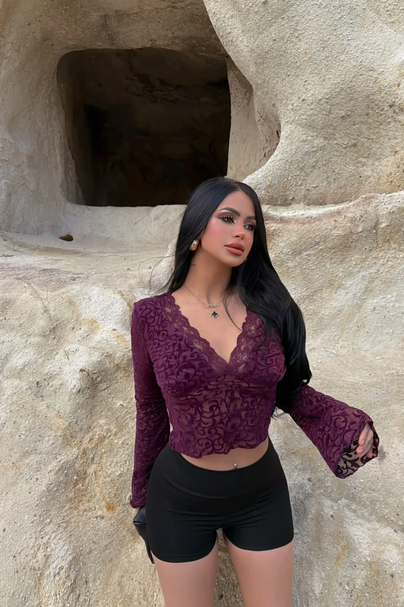 Mor Noir Yaka Güpürlü Bluz