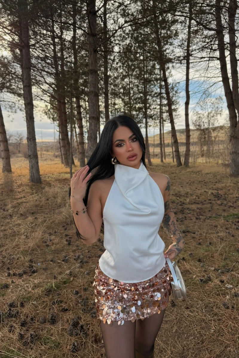 Beyaz Boyundan Geçmeli Saten Bluz