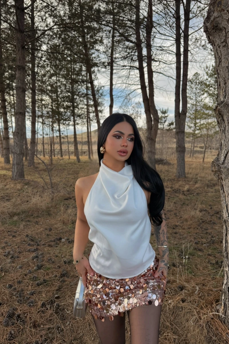 Beyaz Boyundan Geçmeli Saten Bluz