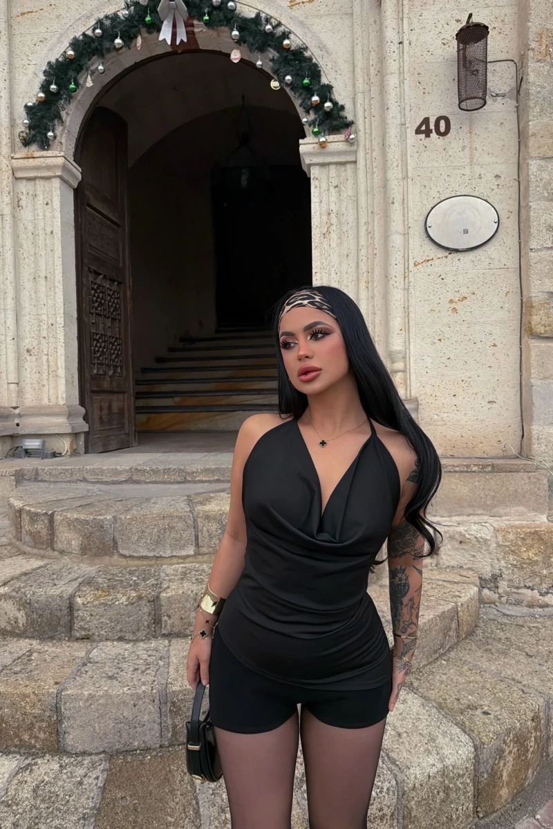 Siyah Boyundan Bağlamalı Degaje Bluz
