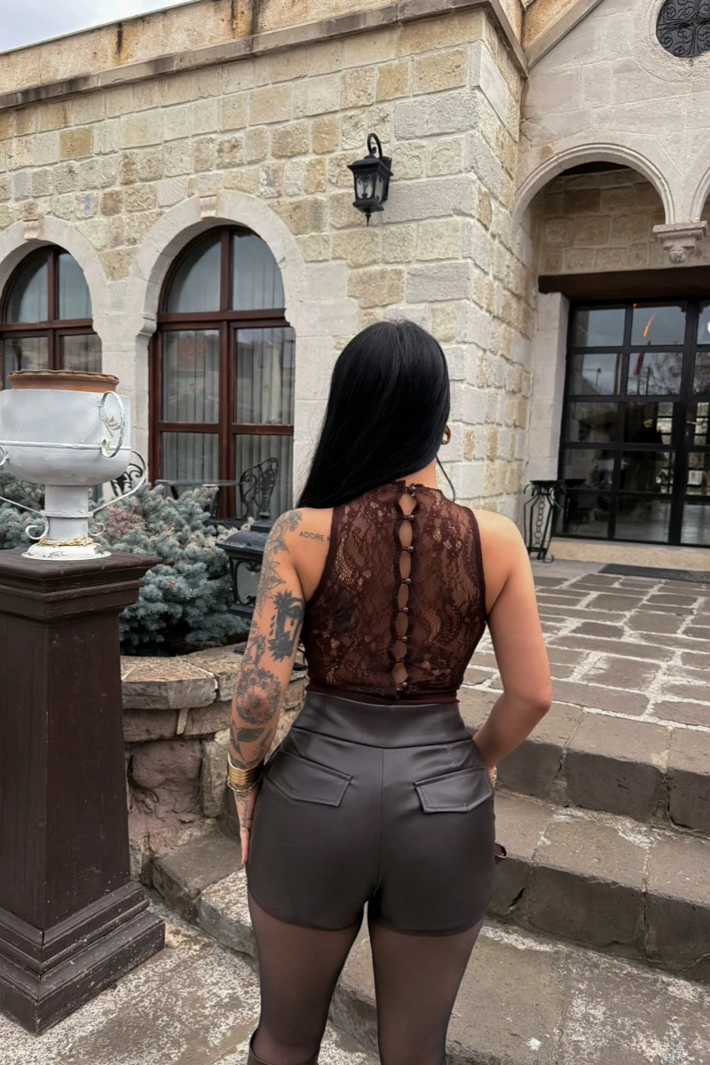 Kahve Sırt Düğmeli Güpürlü Bodysuit