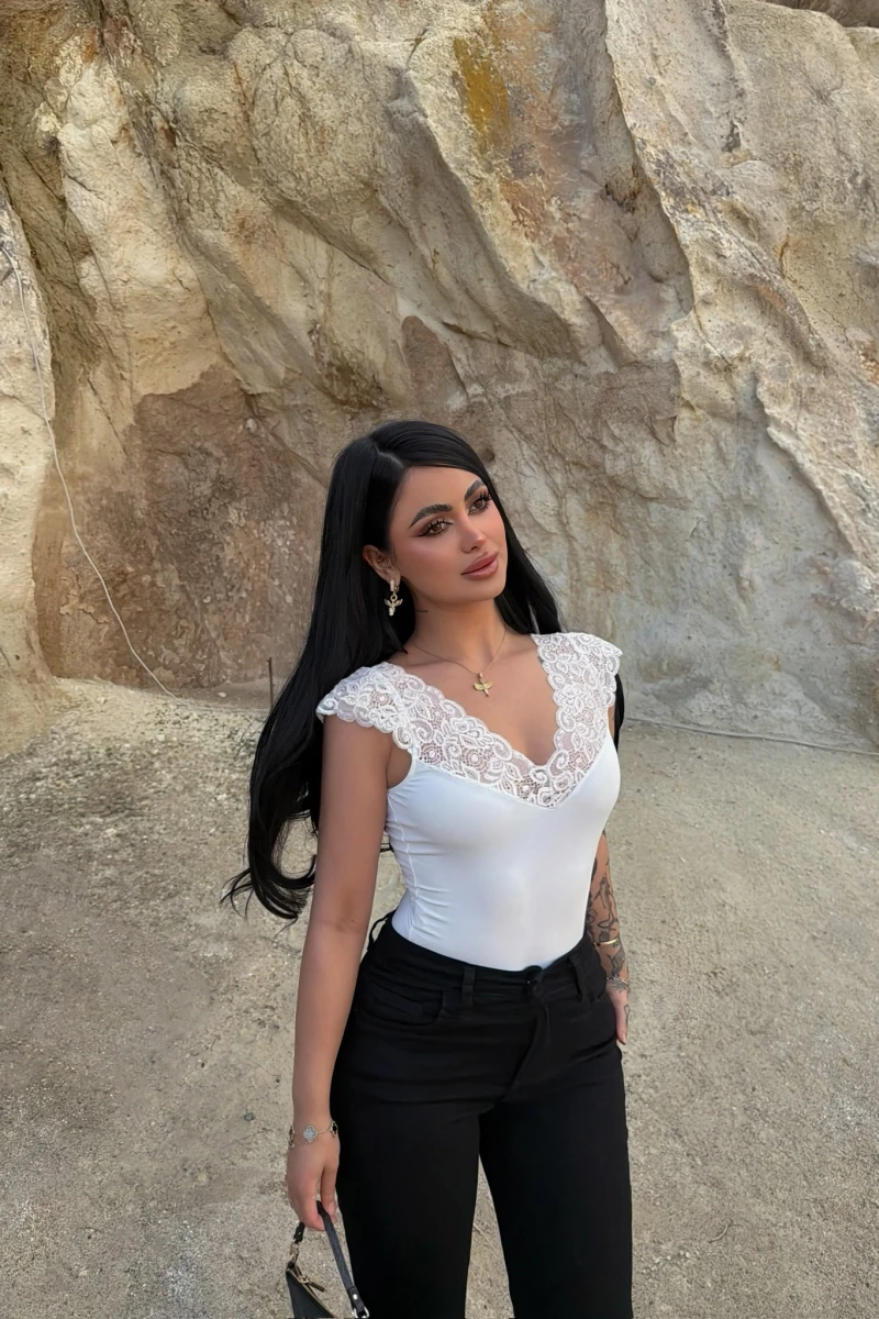 Beyaz Ön Arka Güpürlü Bodysuit