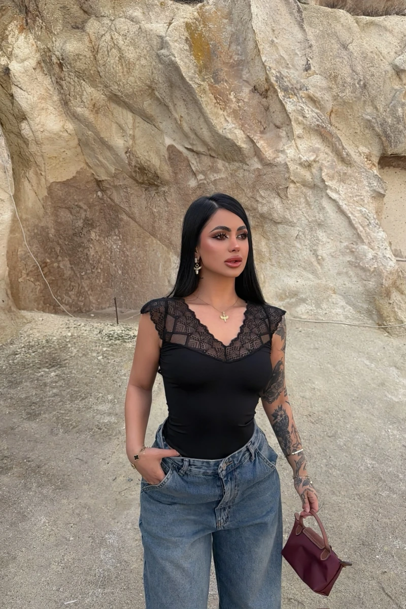 Siyah Ön Arka Güpürlü Bodysuit