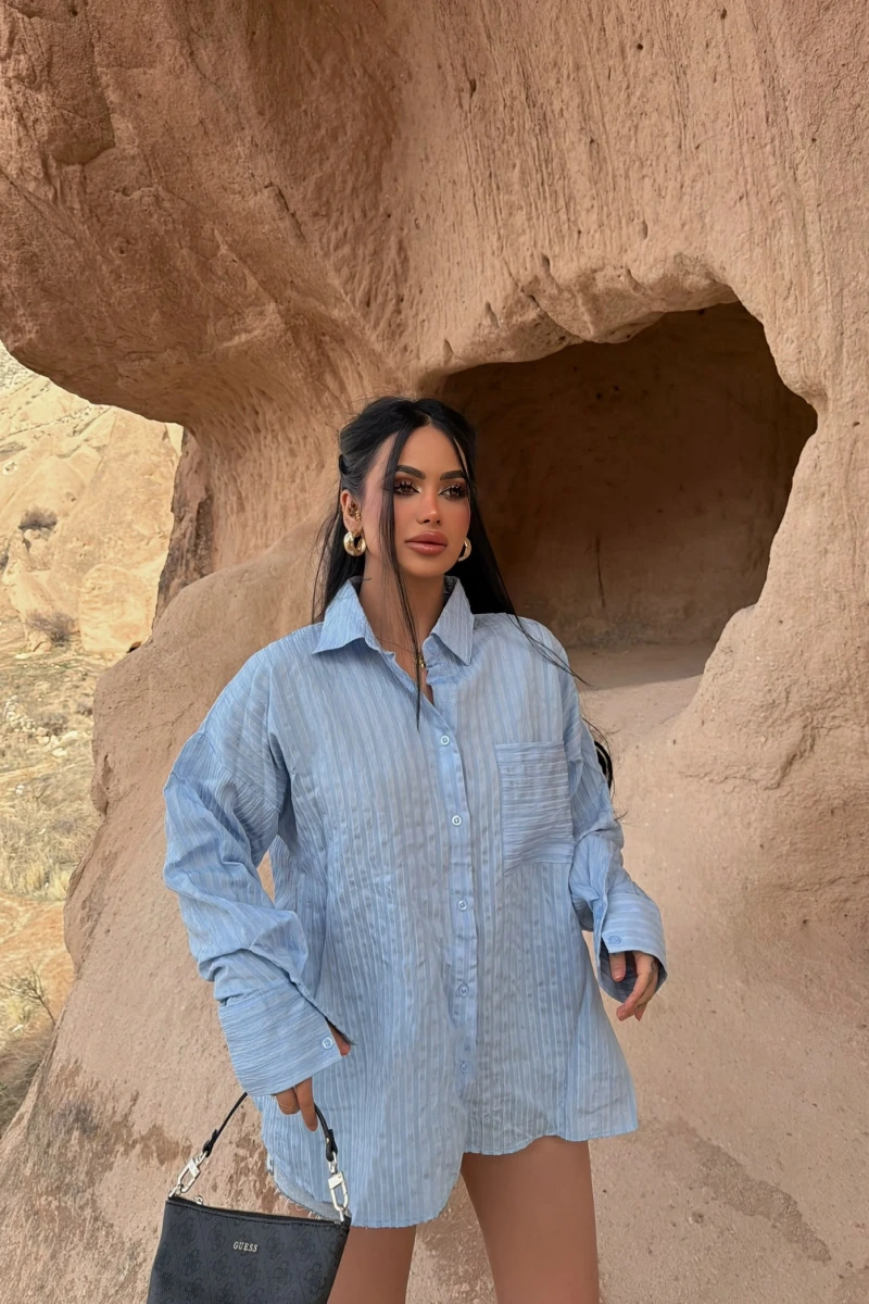 Mavi Tek Cep Sırt Dekolte Gömlek