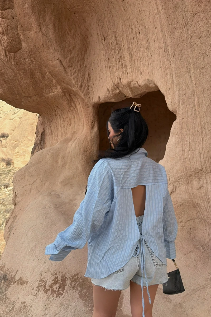 Mavi Tek Cep Sırt Dekolte Gömlek