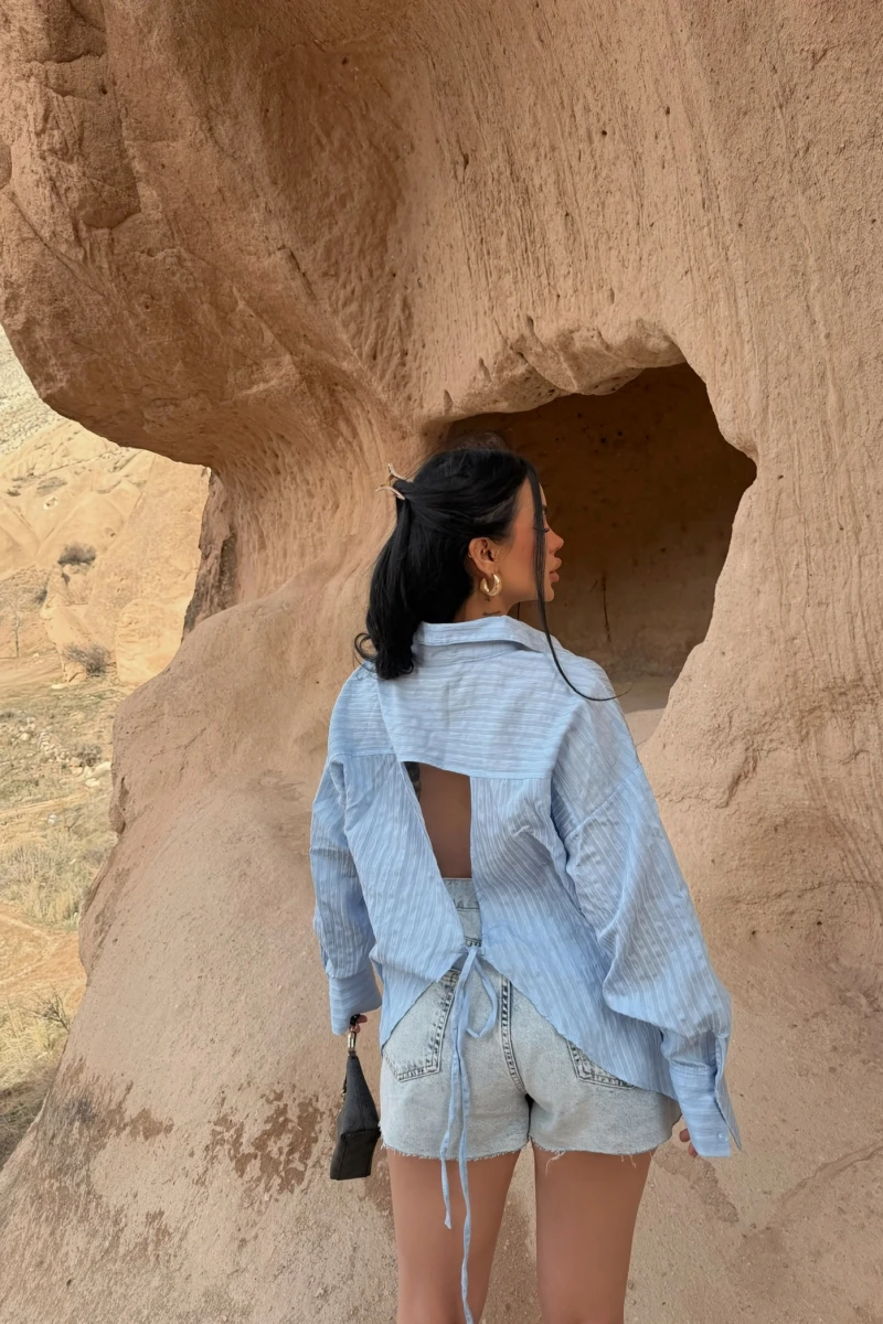 Mavi Tek Cep Sırt Dekolte Gömlek