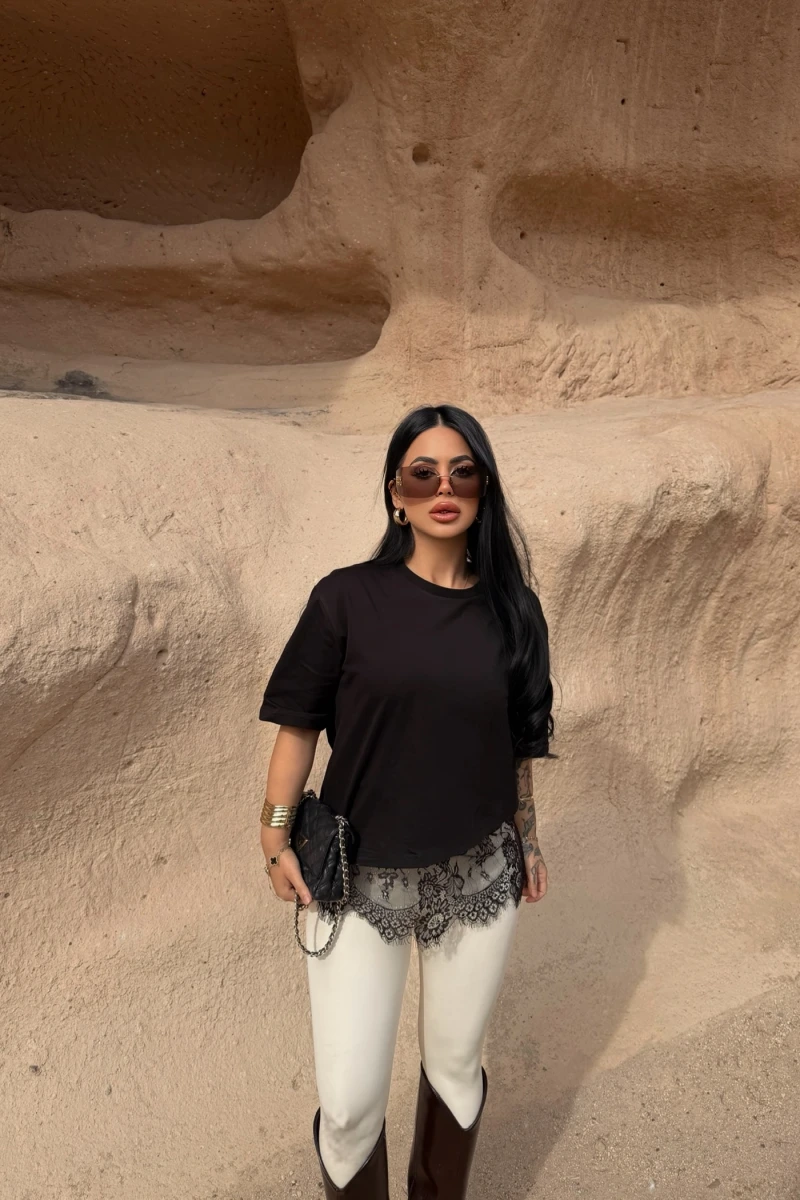 Siyah Eteği Güpürlü Basic Tişört