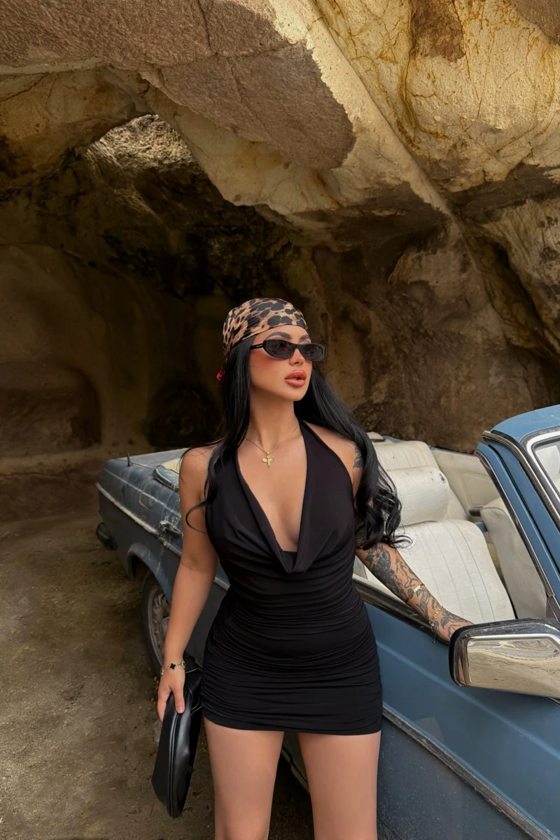 Siyah Boyundan Geçmeli Degaje Elbise