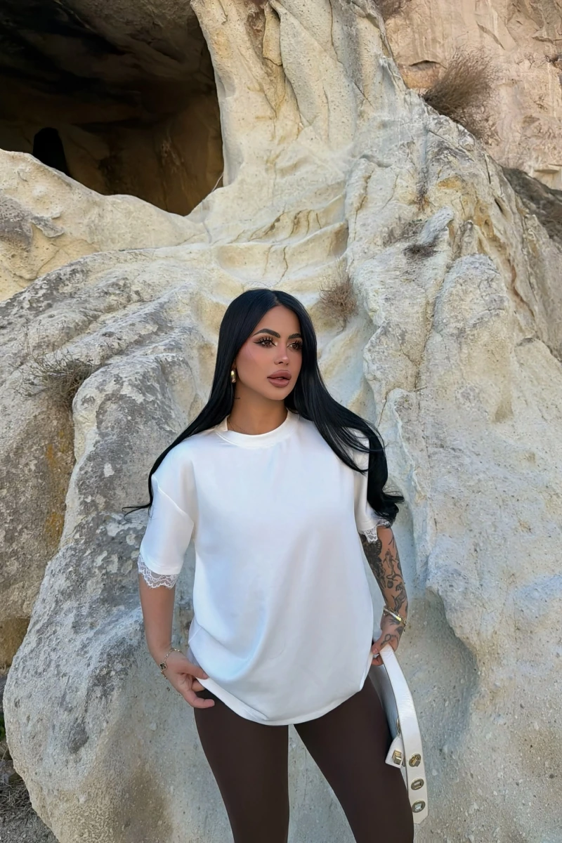 Beyaz Sırt ve Kol Güpürlü Modal Tişört