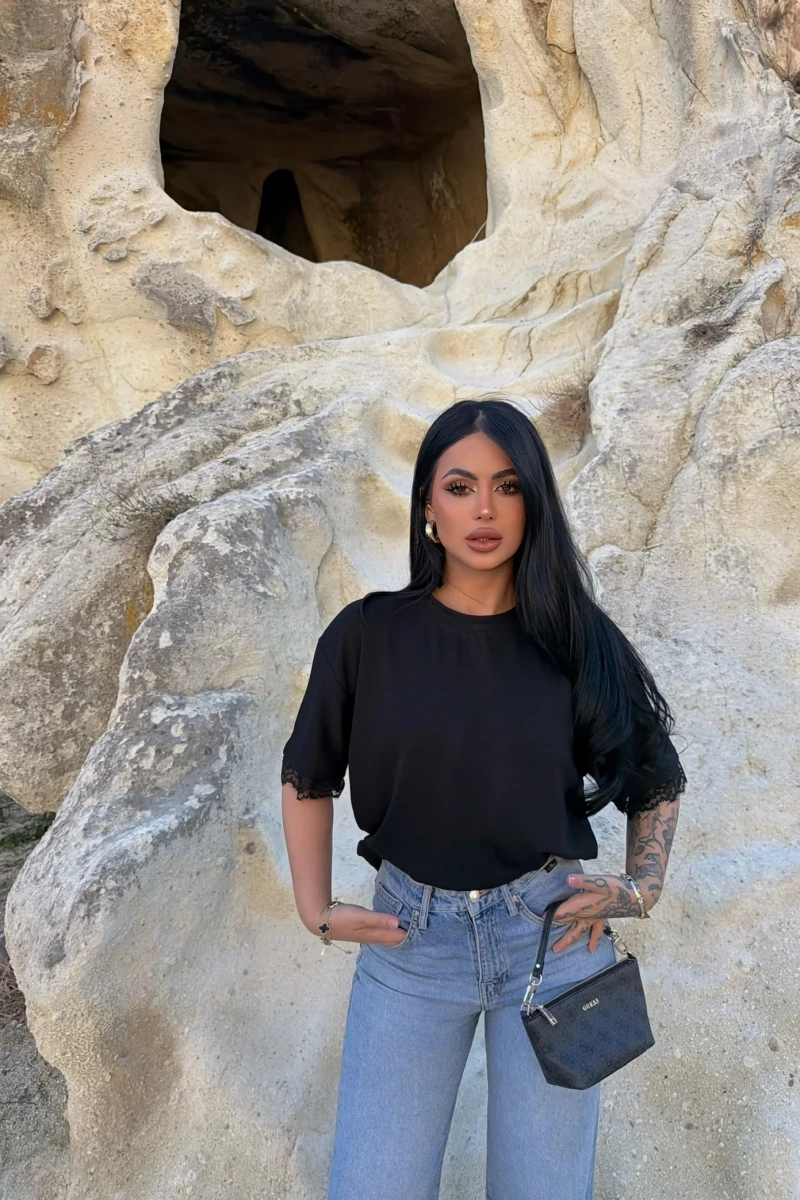 Siyah Sırt ve Kol Güpürlü Modal Tişört