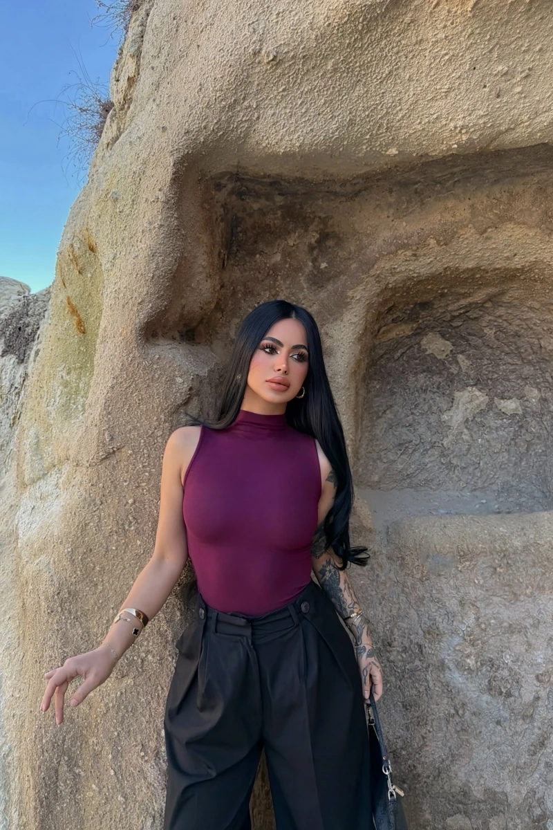 Mürdüm Balıkçı Yaka Kolsuz Bluz