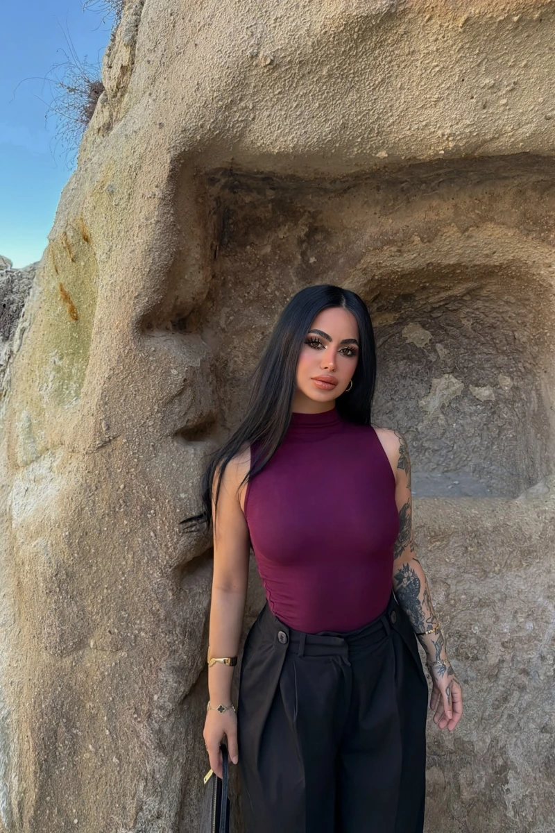 Mürdüm Balıkçı Yaka Kolsuz Bluz