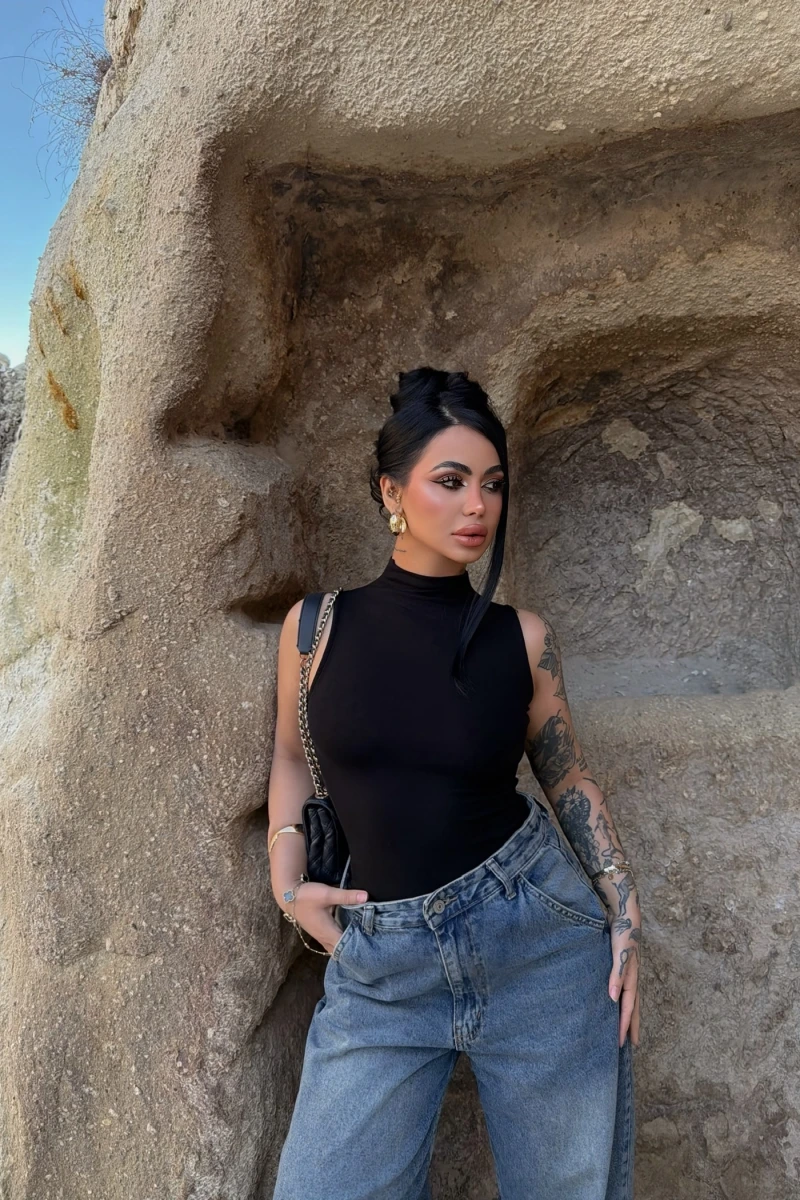 Siyah Balıkçı Yaka Kolsuz Bluz