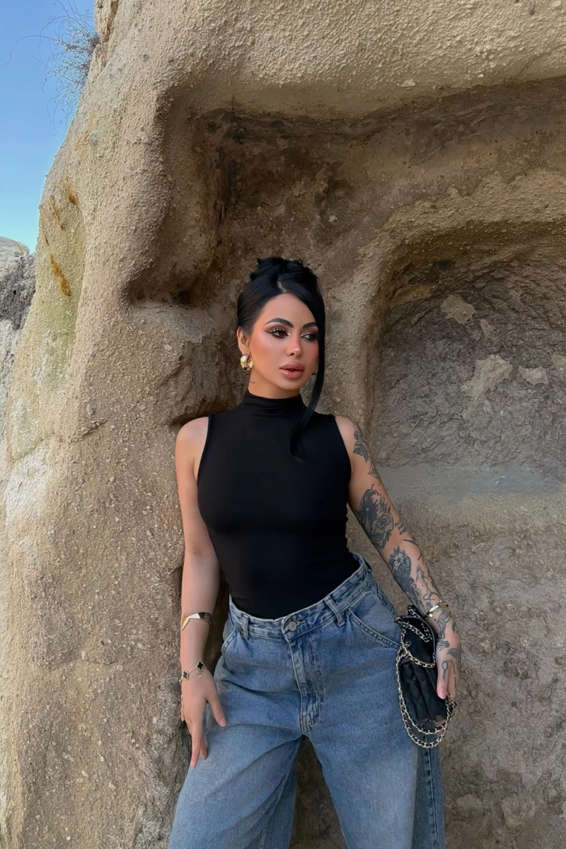 Siyah Balıkçı Yaka Kolsuz Bluz