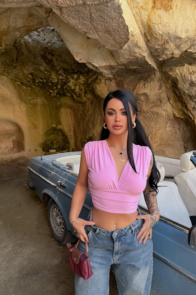 Pembe Ön Çapraz V Crop