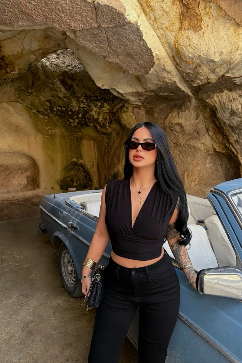 Siyah Ön Çapraz V Crop