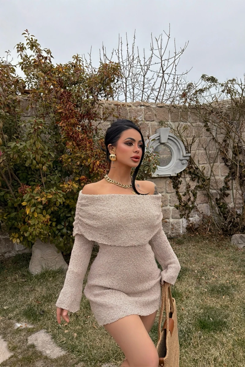 Bej Katlamalı Triko Madonna Elbise