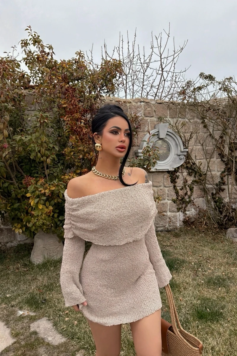 Bej Katlamalı Triko Madonna Elbise