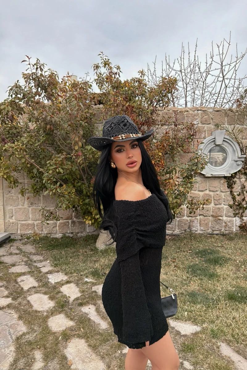 Siyah Katlamalı Triko Madonna Elbise