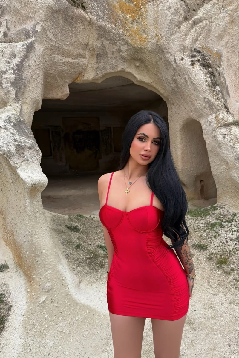 Kırmızı Balenli Saten Elbise
