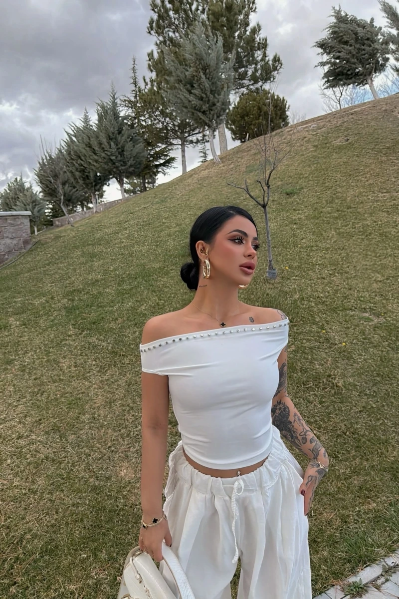 Beyaz Droplu Kayık Yaka Crop