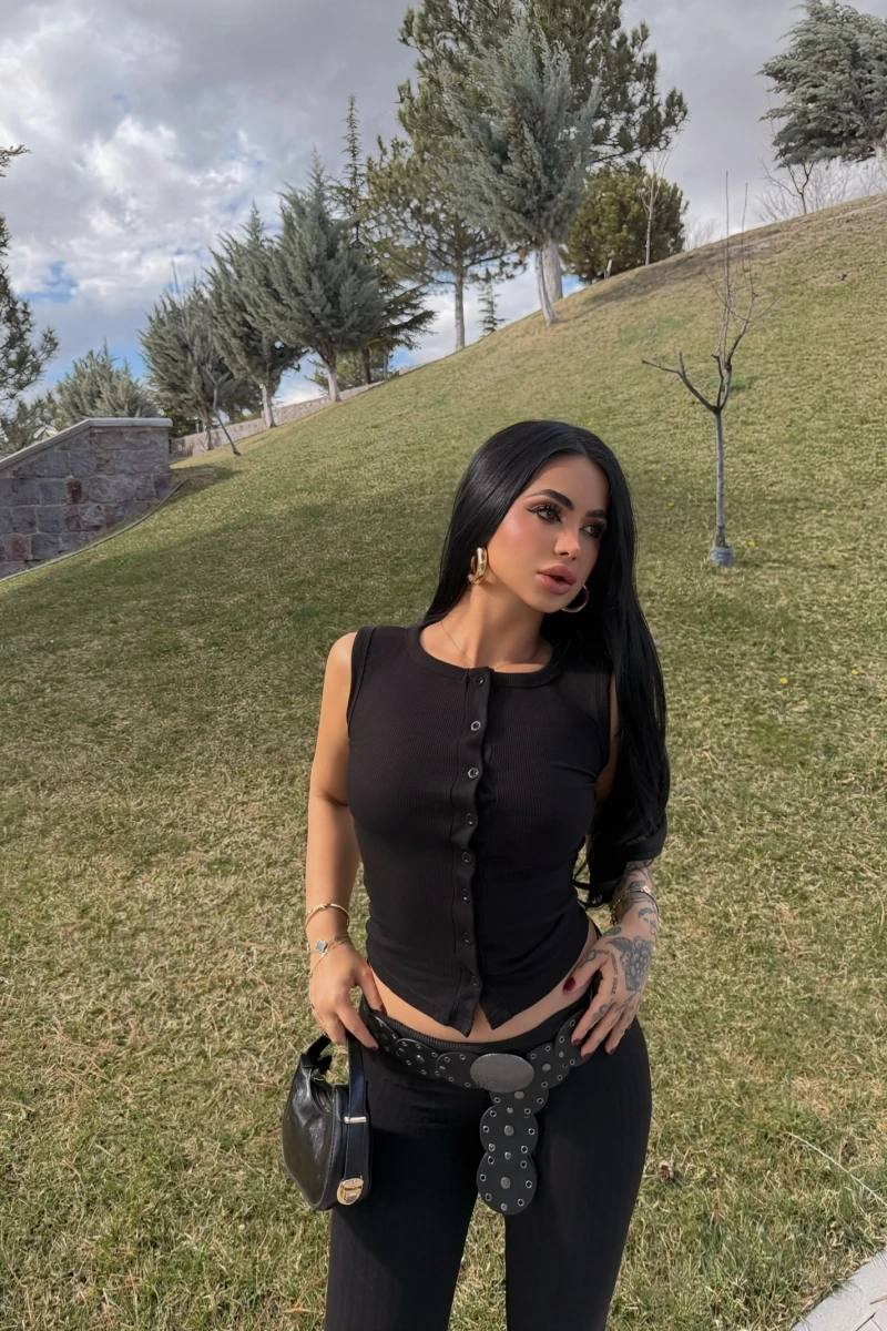 Siyah Ön Düğmeli Kaşkorse Bluz