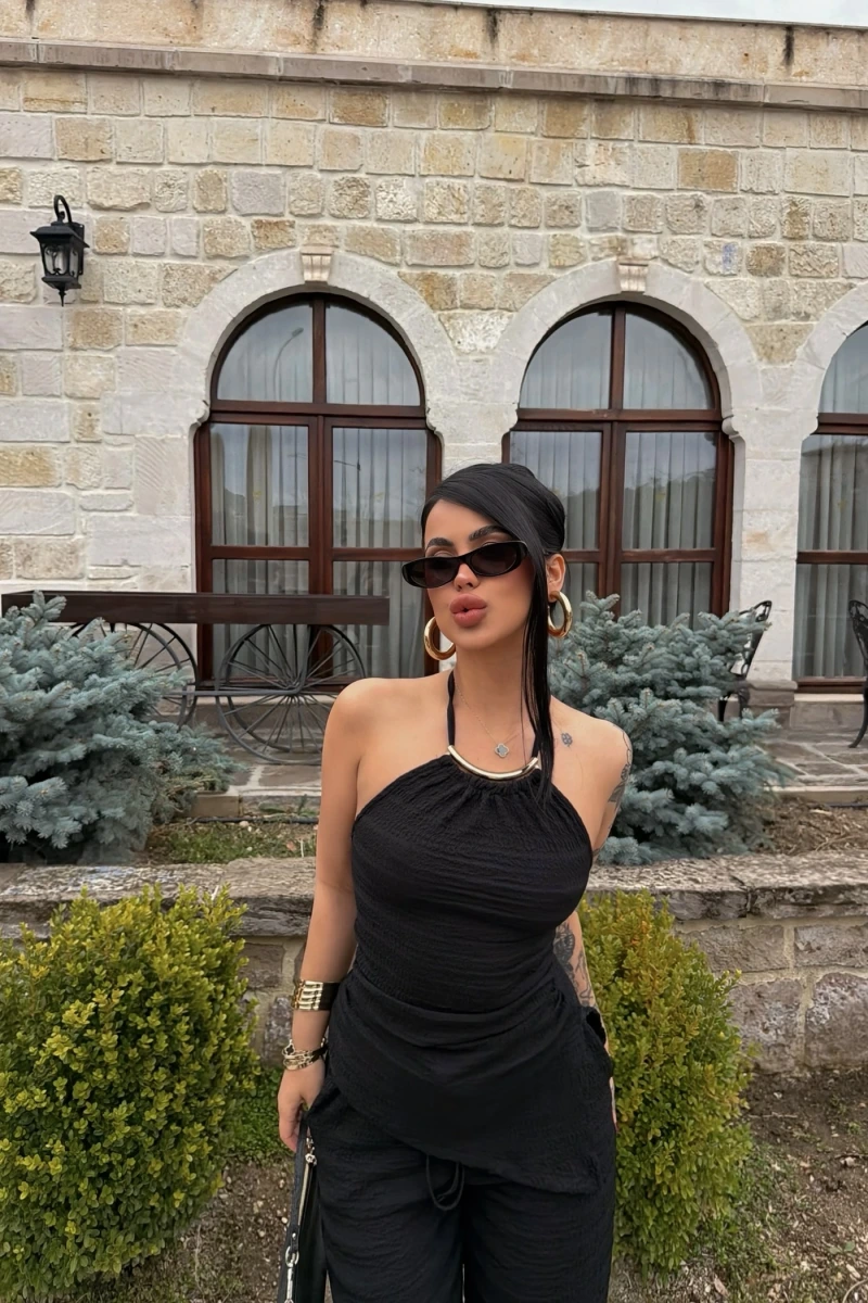 Siyah Yaka Aksesuarlı İkili Takım