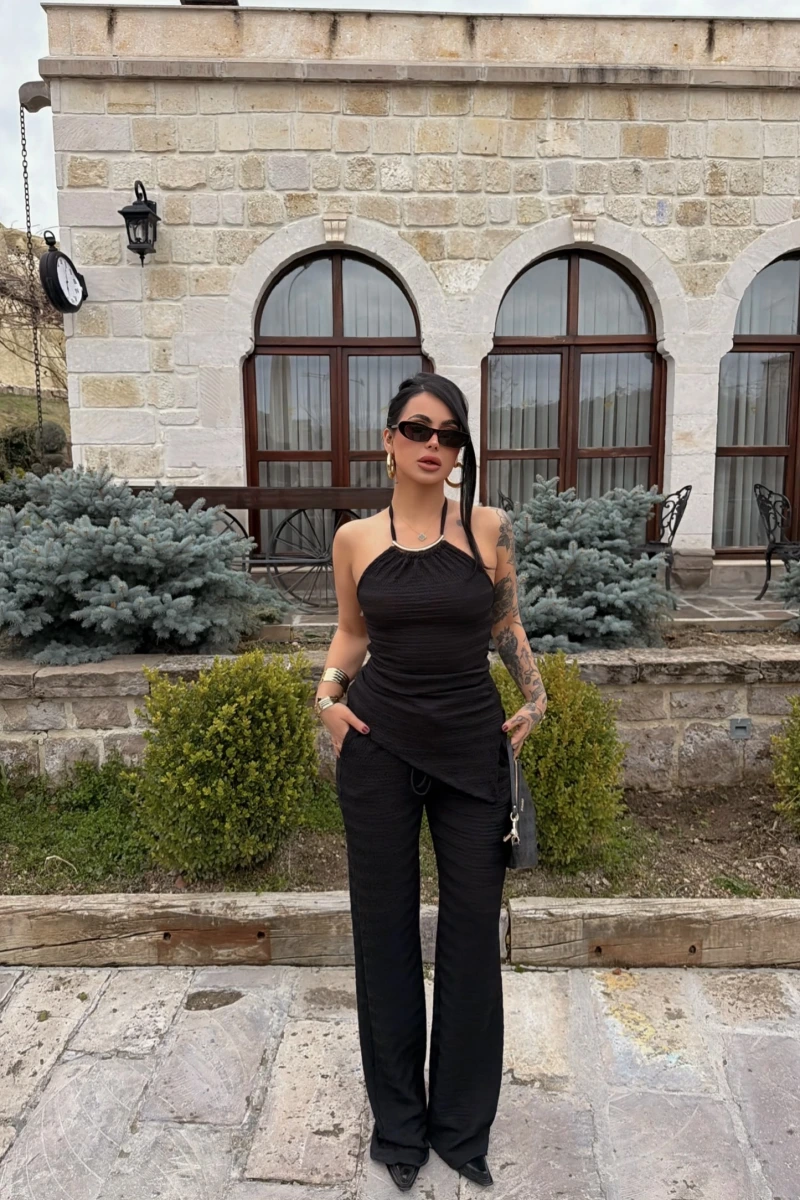 Siyah Yaka Aksesuarlı İkili Takım