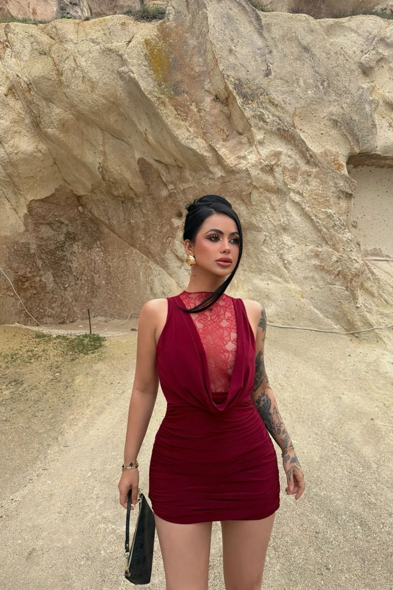 Bordo Drapeli Yaka Dantel İşlemeli Elbise