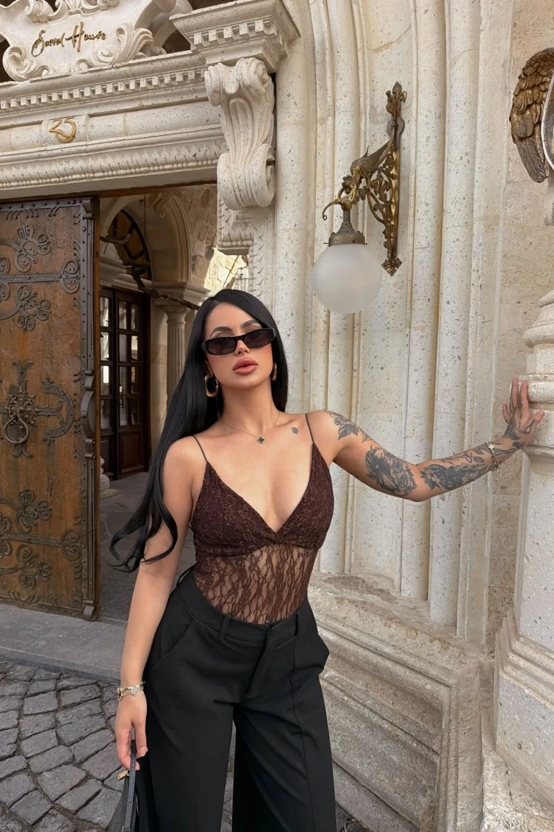 Kahve İp Askılı Güpürlü Bodysuit