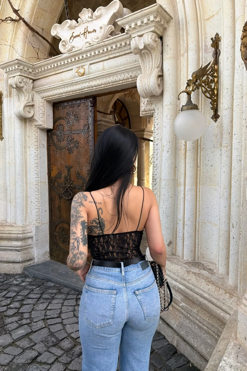 Siyah İp Askılı Güpürlü Bodysuit