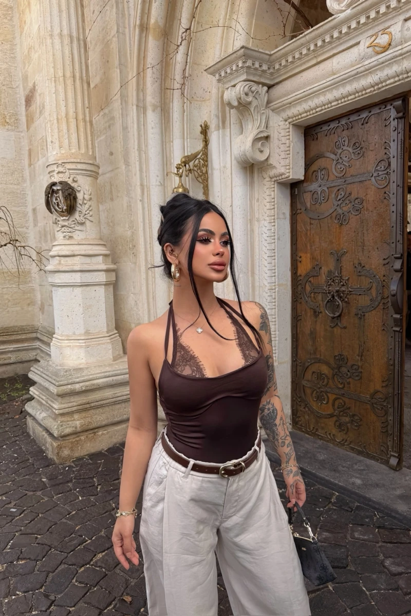Kahve Boyundan Geçmeli Güpürlü Bodysuit