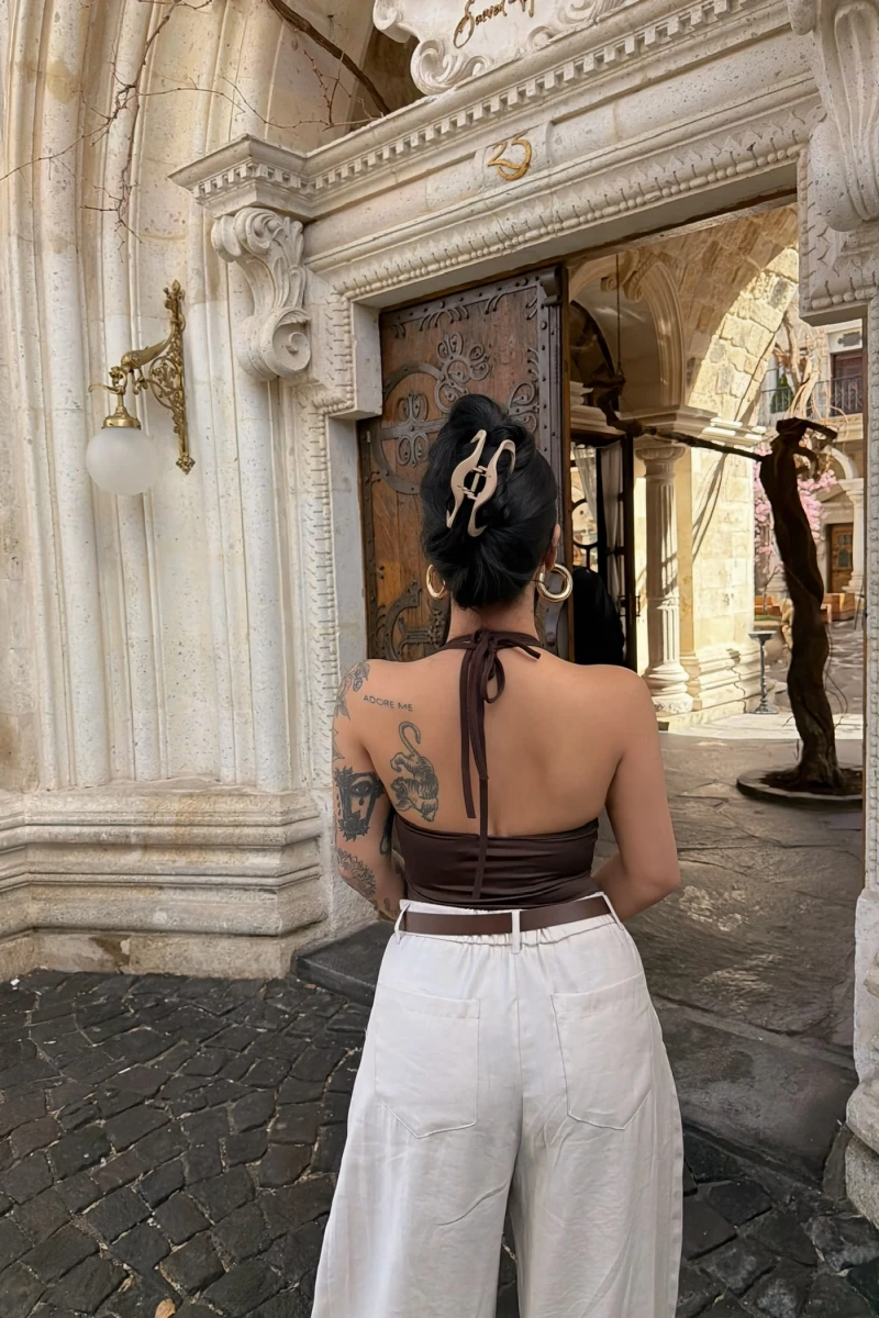 Kahve Boyundan Geçmeli Güpürlü Bodysuit