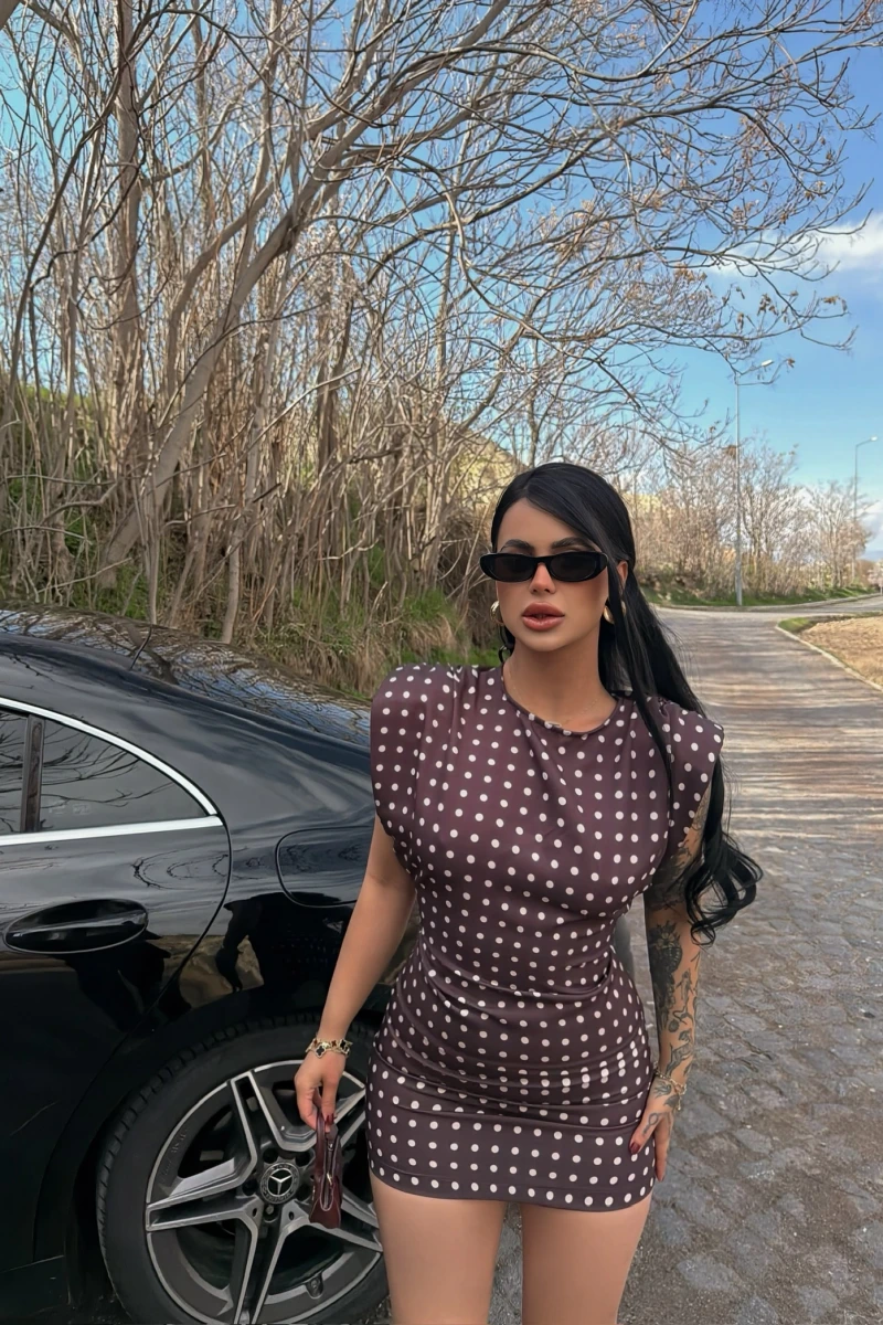 Kahve Omuz Vatkalı Puantiyeli Elbise
