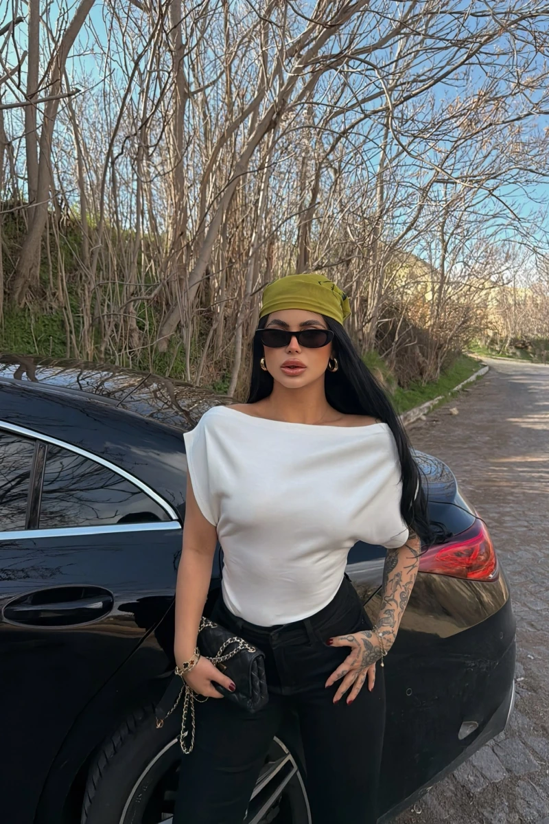 Beyaz Yarasa Kol Kayık Yaka Crop