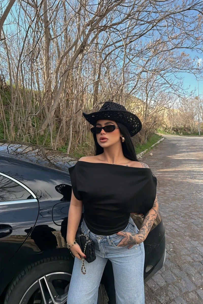 Siyah Yarasa Kol Kayık Yaka Crop