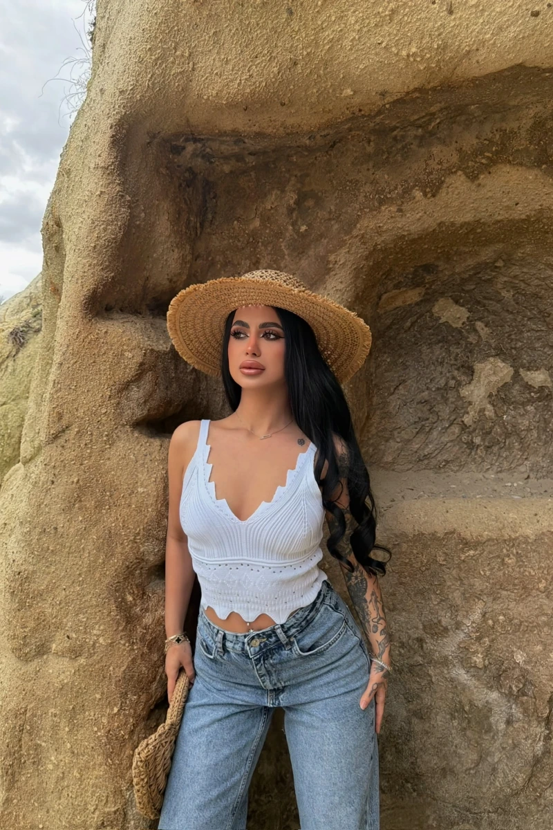 Beyaz Fırfırlı Triko Büstiyer