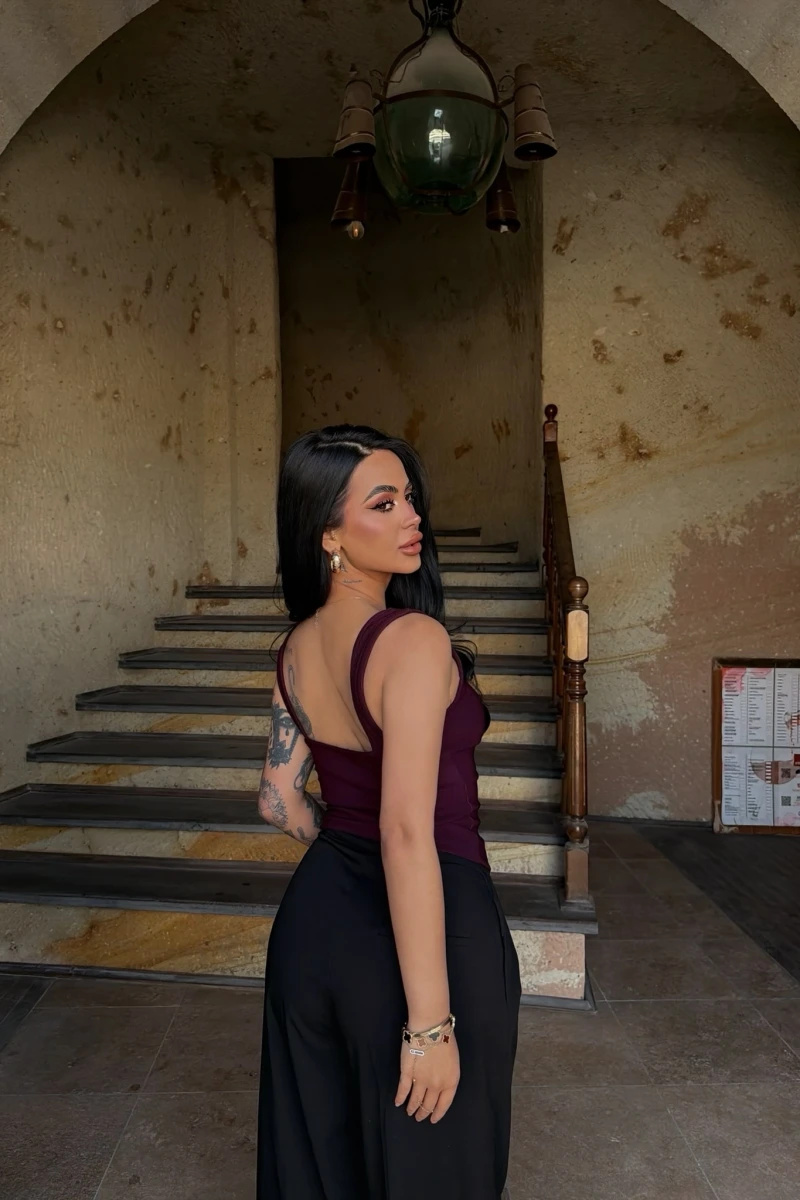 Bordo Göğüs Bağcıklı Biyeli Crop