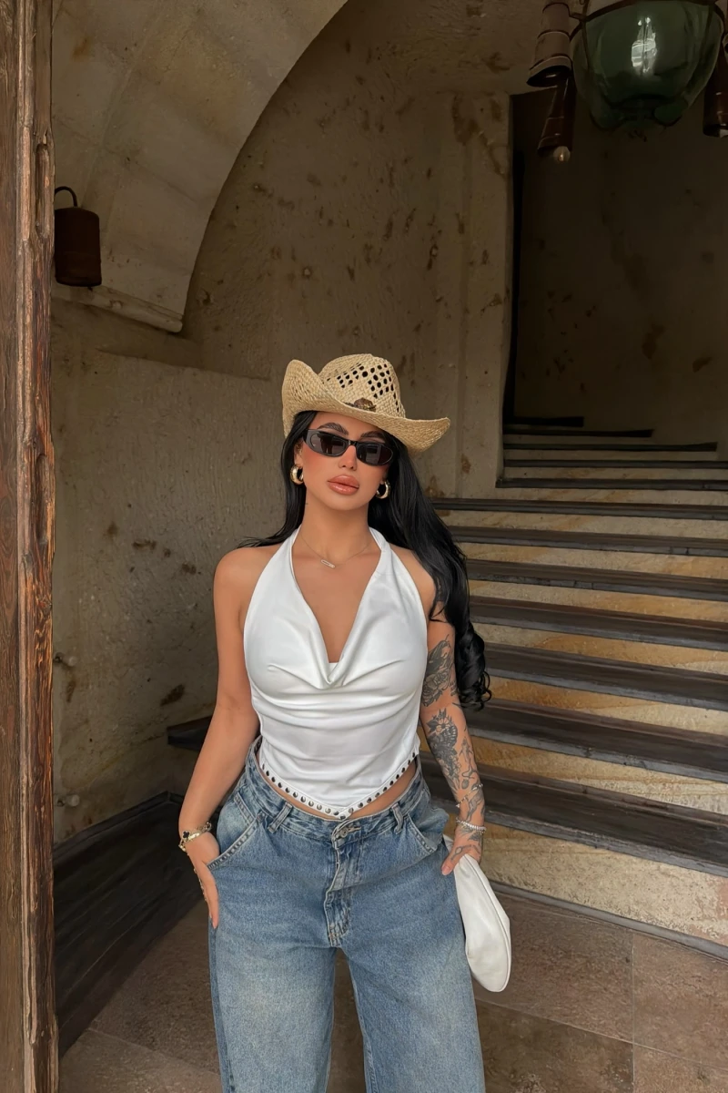 Beyaz Sırt Dekolte Droplu Bluz