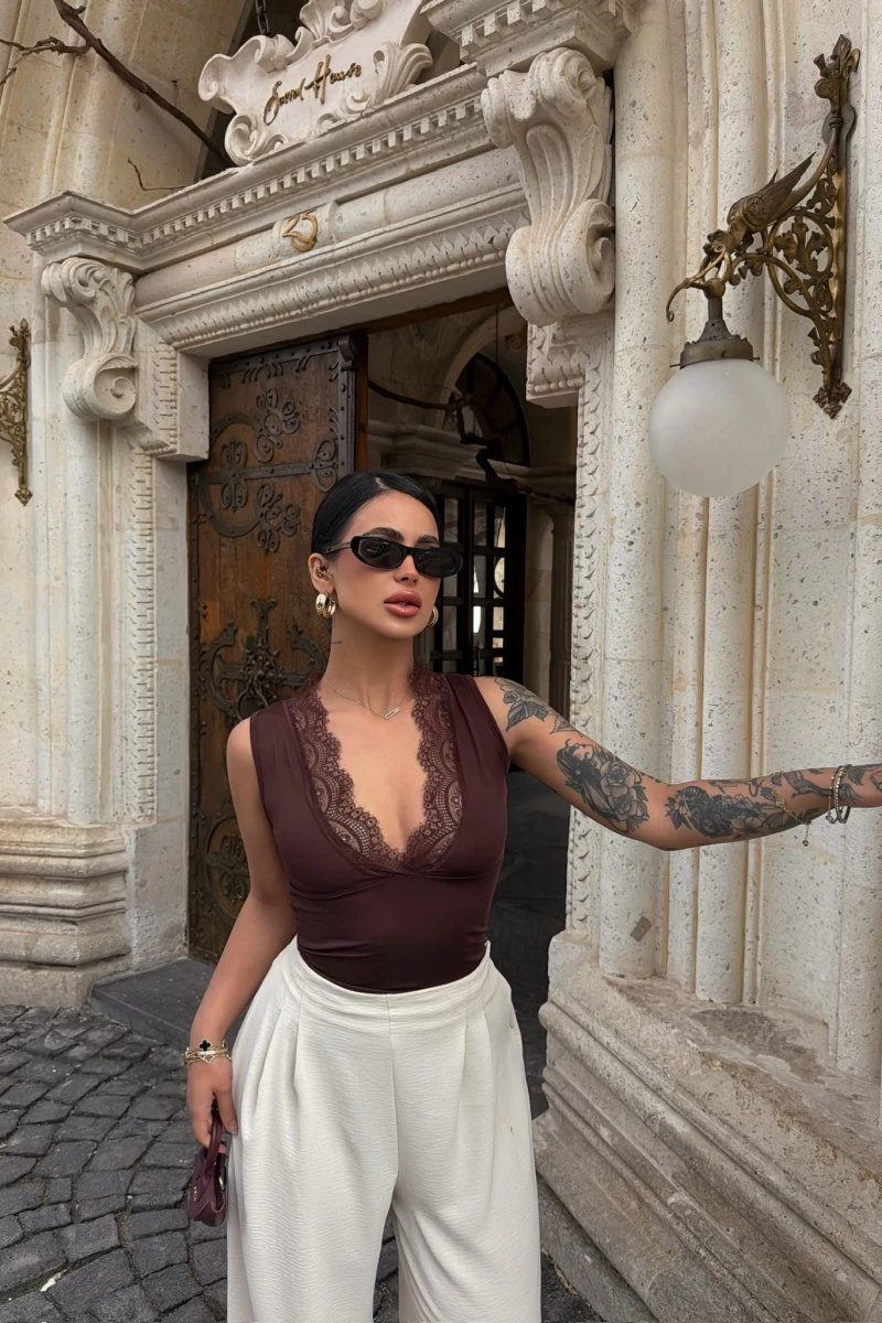 Kahve Güpürlü V Yaka Basic Crop