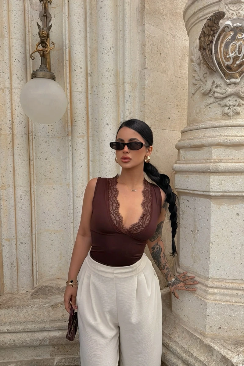 Kahve Güpürlü V Yaka Basic Crop