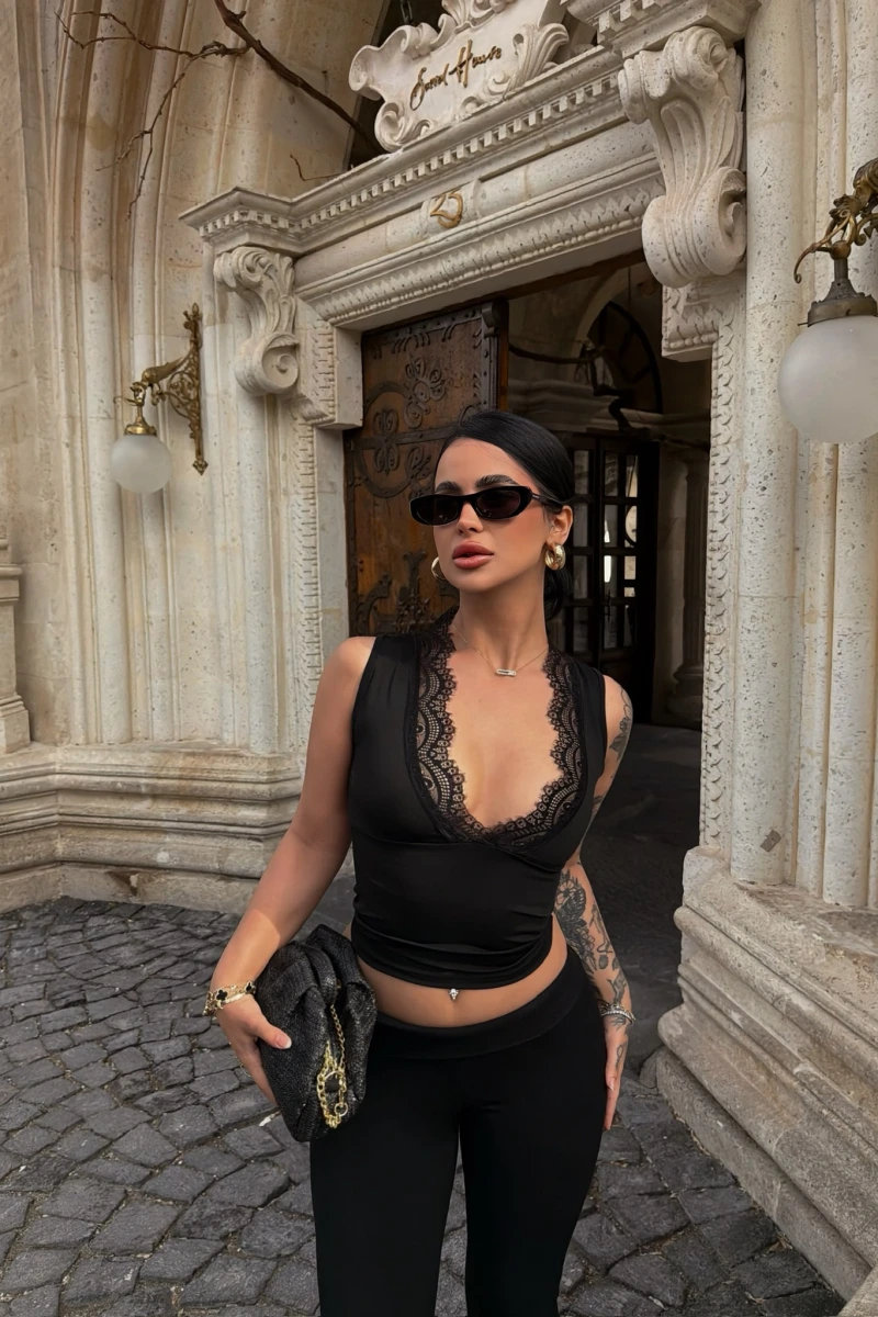 Siyah Güpürlü V Yaka Basic Crop