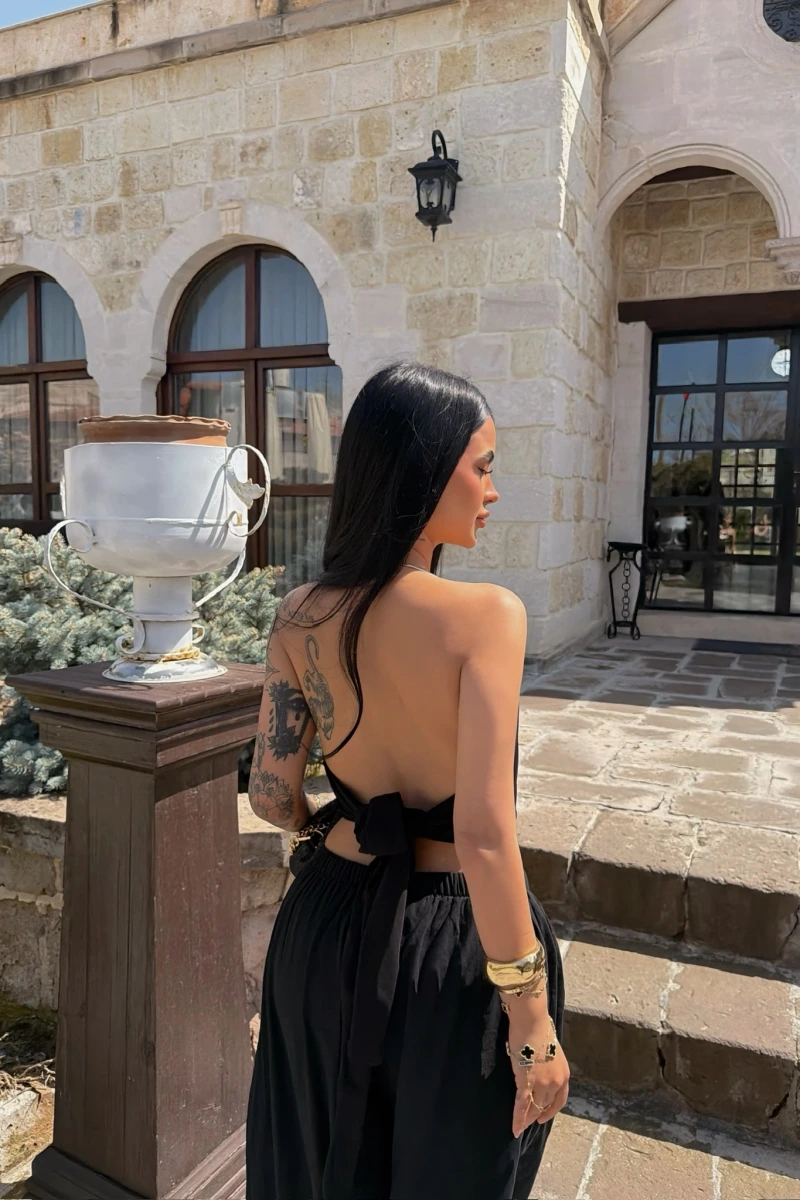 Siyah Boyundan Bağlamalı Halka Crop