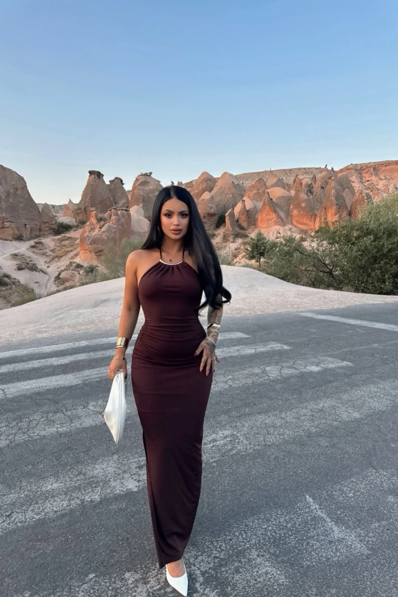 Kahve Halter Yaka Aksesuarlı Elbise