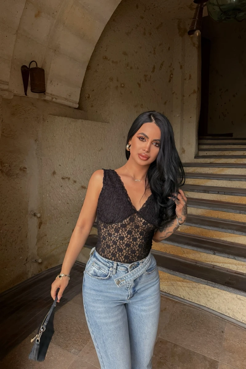 Siyah Bella Güpürlü Bluz