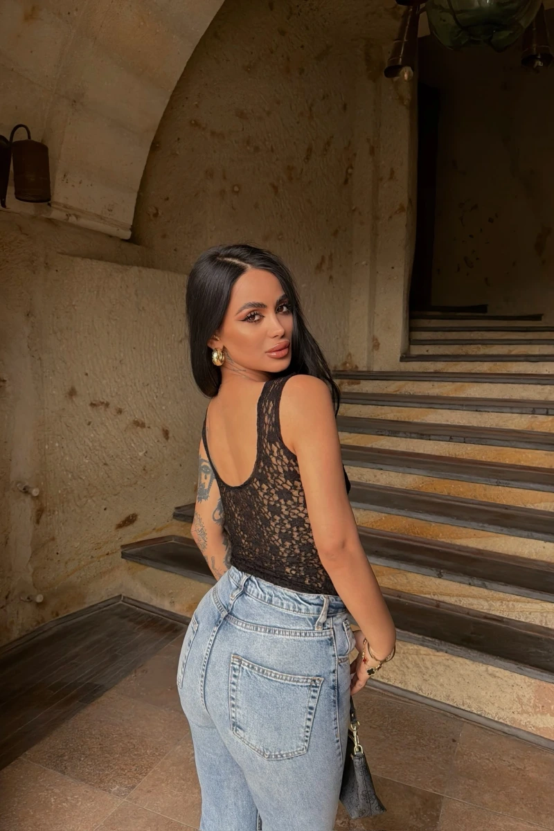 Siyah Bella Güpürlü Bluz