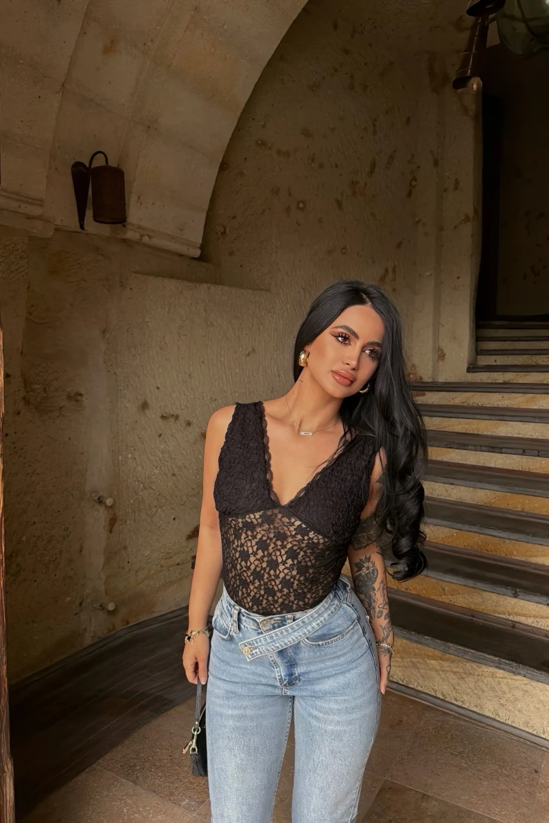 Siyah Bella Güpürlü Bluz