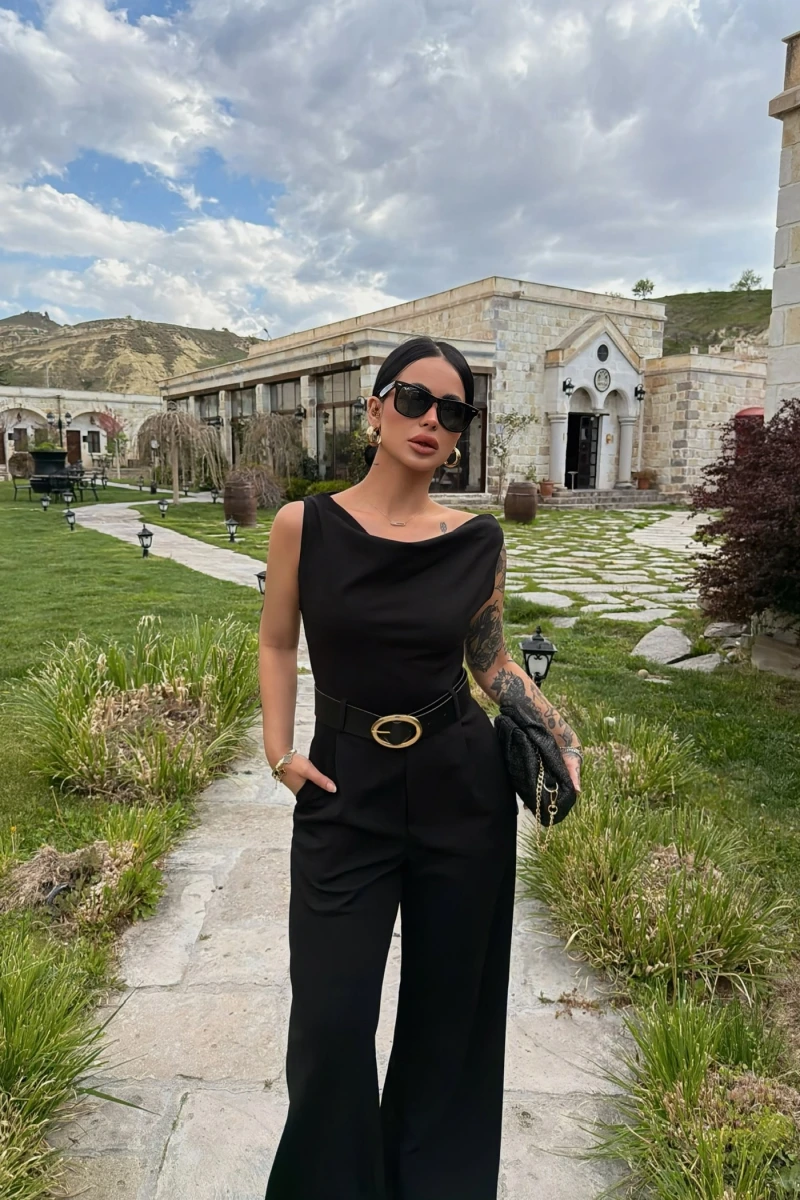 Siyah Kayık Yaka Kemerli Tulum