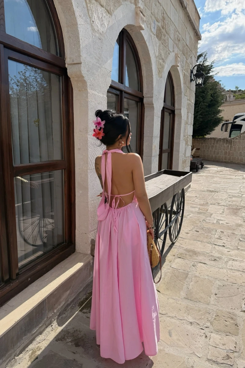 Pembe Sırt Dekolte Dökümlü Maxi Elbise