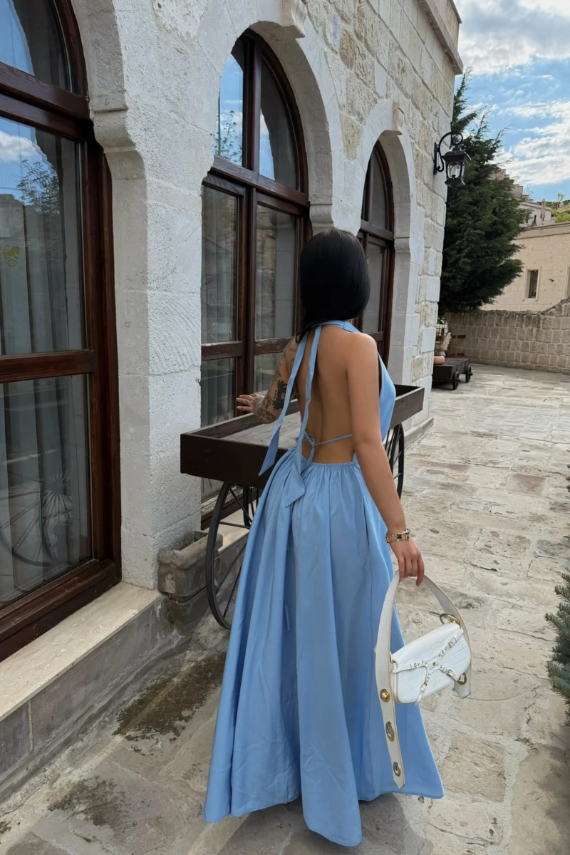 Mavi Sırt Dekolte Dökümlü Maxi Elbise